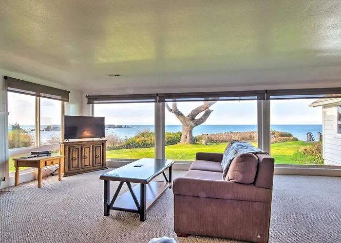 Cliffside Lighthouse Beach Home With Ocean View