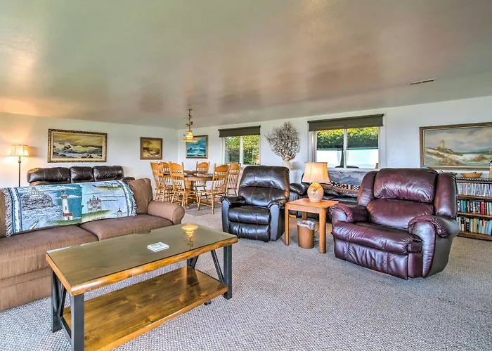 Cliffside Lighthouse Beach Home With Ocean View