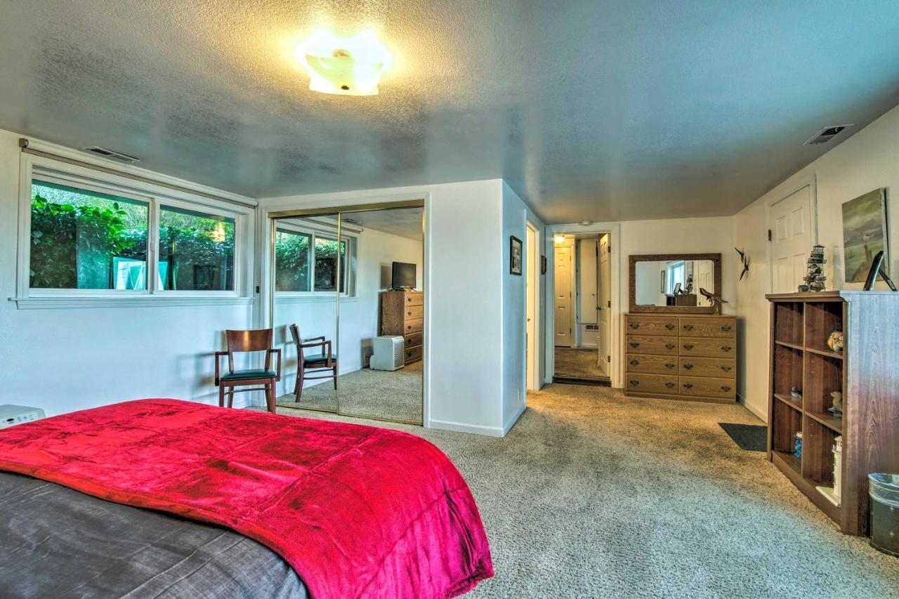 Cliffside Lighthouse With Ocean View * Coos Bay