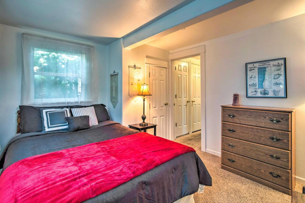 Holiday home Cliffside Lighthouse With Ocean View Coos Bay